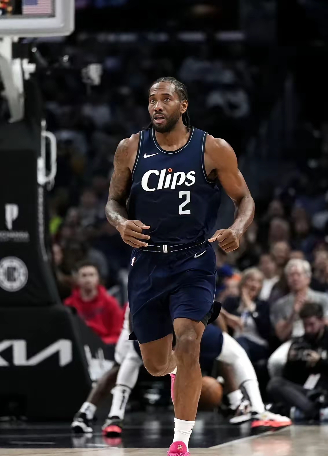 连救4个局点轰6-0！王曼昱打出窒息逆转，第三局直接打崩对手（连救4个局点后6-0反击，王曼昱上演窒息式逆转，第三局彻底打垮对手）