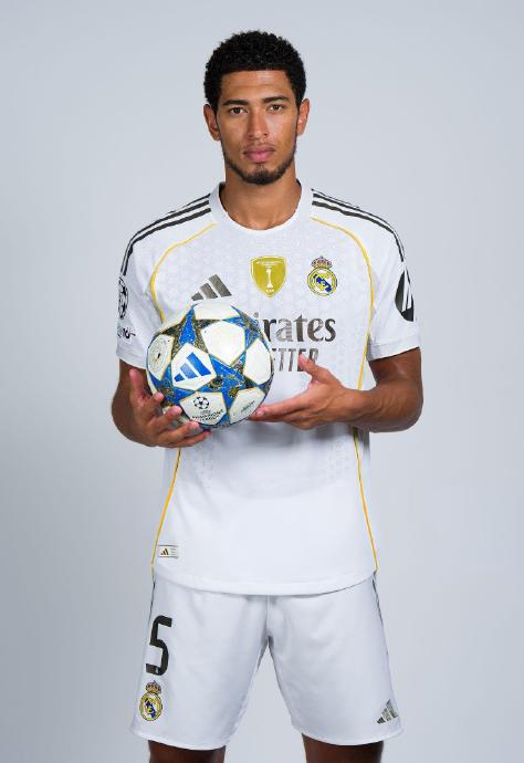 赫内斯谈拜仁明年目标：国内双冠王，在欧冠尽可能走远一些（赫内斯：拜仁明年冲击国内双冠，欧冠力求走得更远）