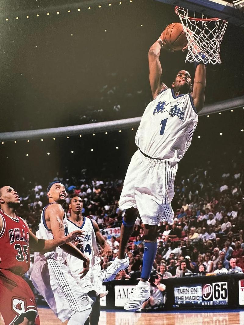 利物浦欧冠小组／联赛阶段近22场主场赢下20场，且近12场全胜（利物浦欧冠小组赛与联赛近22个主场20胜，主场豪取12连胜）