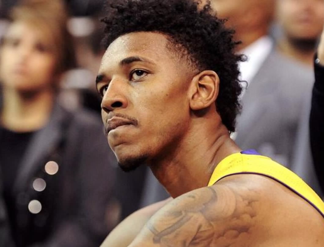 哈珀追平托尼·帕克，成马刺队史最快达到150+50助球员（哈珀追平托尼·帕克，并列成为马刺队史达成150分+50助攻最快球员）