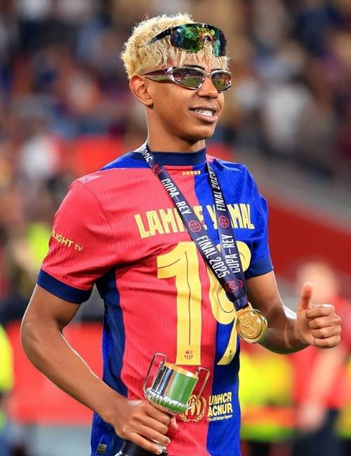 2025／26赛季英超：把胜利献给传奇！瓜帅执教生涯1000场拿下716场胜利（英超2025／26赛季：致敬传奇！瓜迪奥拉执教第1000场收获第716胜）