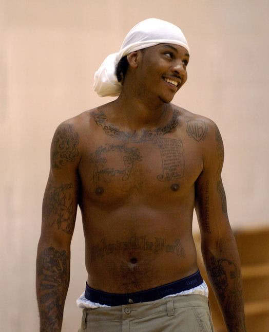 杨一鸣发文总结本赛季，动态中有多张与老东家成都交锋的画面（杨一鸣发文回顾赛季，晒多张对阵老东家成都的画面）