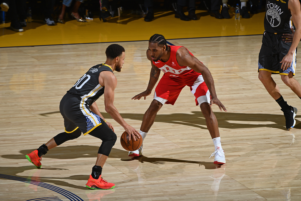 卡卢卢：在我们所处的环境里，无论输赢都没时间开心或是沮丧（卡卢卢：在这种环境下，胜败都没空高兴或沮丧）