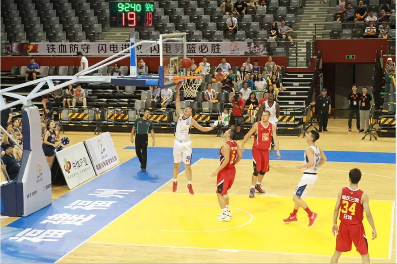 数说真相 ｜ 三战轰下90分渐入佳境！詹姆斯爆发接管湖人并非偶然（数据揭秘：三战合砍90分状态回升，詹姆斯接管湖人并非偶然）