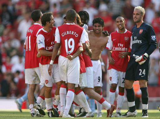 40岁魔笛仍不老！助米兰领跑意甲+连续10轮踢满全场（40岁魔笛不服老：助米兰领跑意甲，已连续10轮全勤）