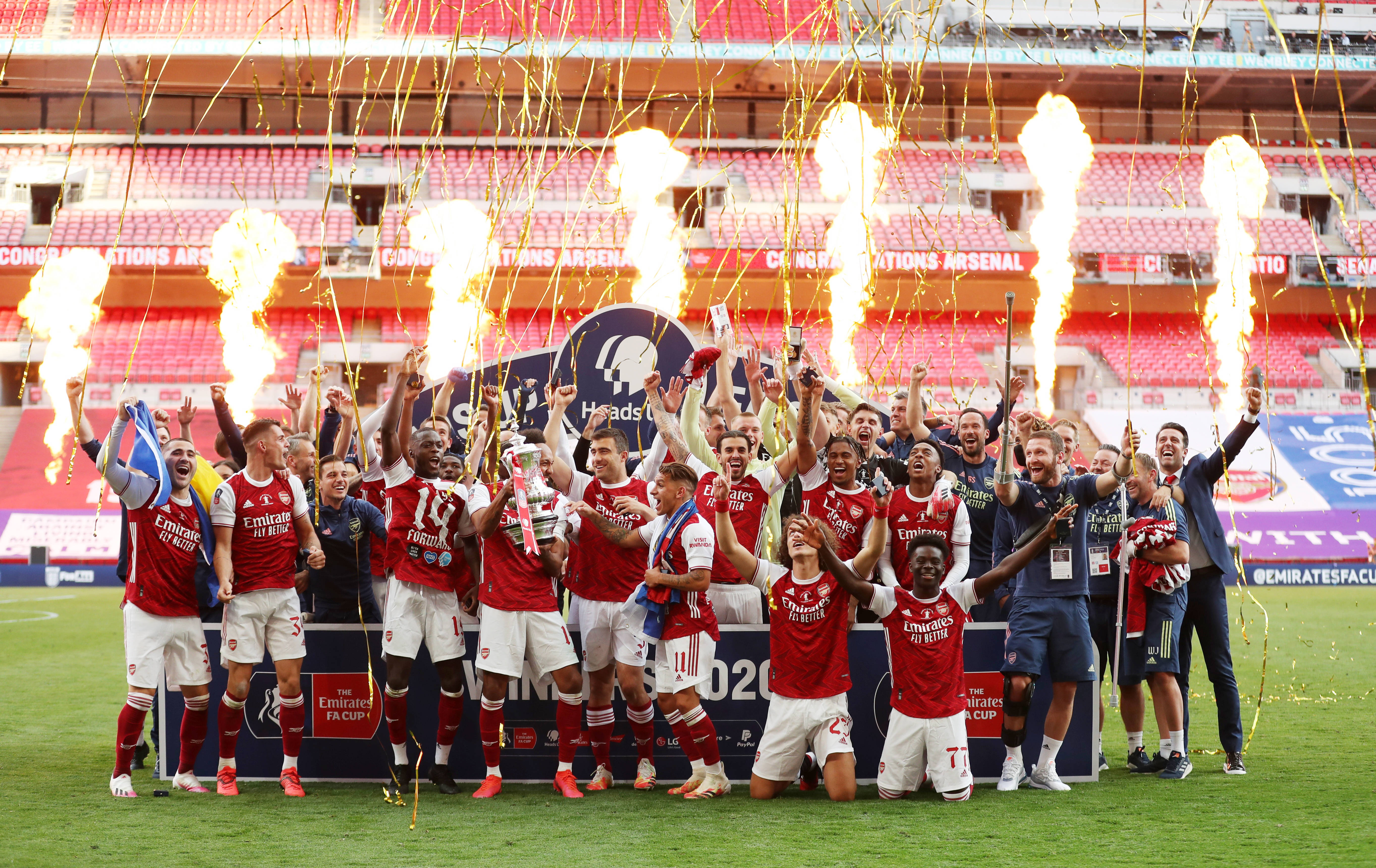 自吉鲁以来，姆巴佩是首位欧冠上演大四喜的法国球员（姆巴佩成继吉鲁之后欧冠首位上演大四喜的法国球员）