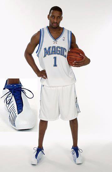 皇马点球让球迷愤怒，众记者也齐批：太丢人，姆巴佩不该罚进（皇马争议点球惹怒球迷，记者集体抨击：太丢人，姆巴佩不该将点球罚中）