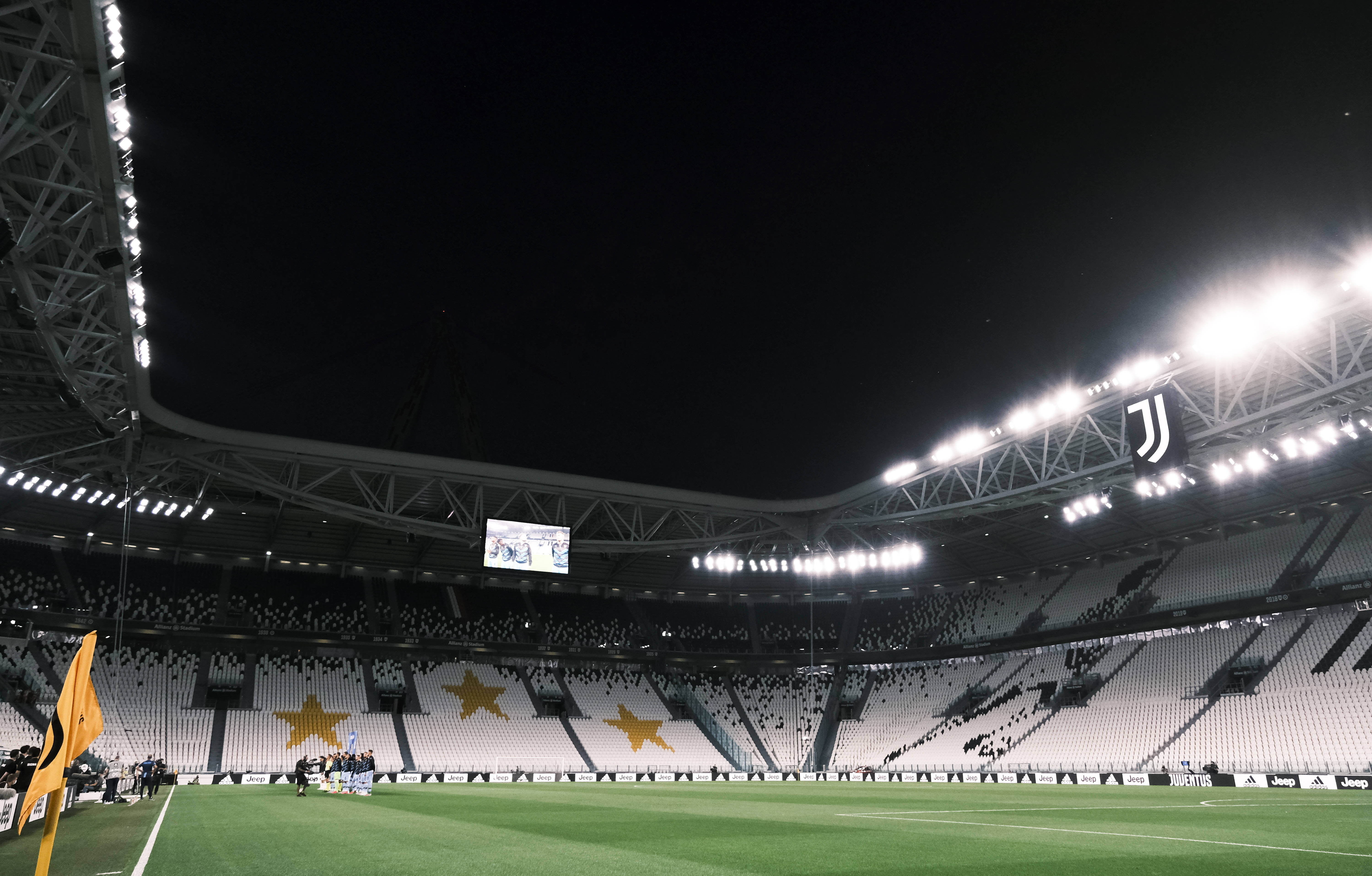 早些时候，2025年非洲国家杯正式拉开帷幕，揭幕战以东道主摩洛哥2-0轻取科摩罗告终。（2025非洲杯揭幕战：东道主摩洛哥2-0击败科摩罗，赛事正式打响）