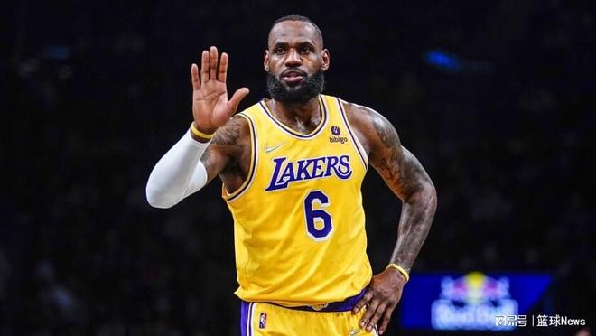 送别队长，浙江球迷打出两幅tifo致敬弗兰克（队长告别夜，浙江球迷以双TIFO致敬弗兰克）