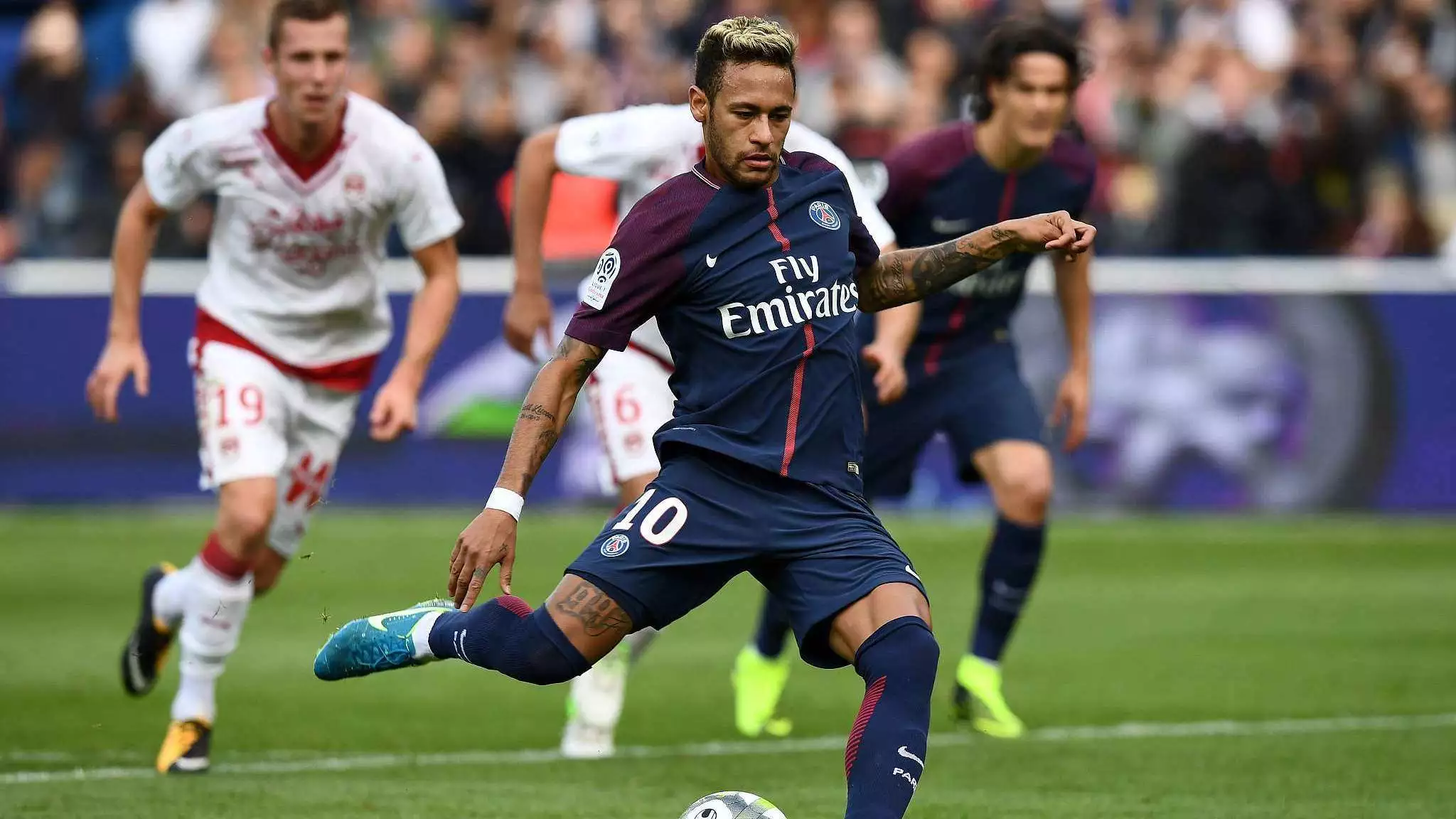 山东5-1三镇，卡扎双响失最佳射手，克雷桑破门，王大雷扑点（山东5-1大胜三镇：卡扎梅开二度仍无缘最佳射手，克雷桑破门，王大雷扑点）