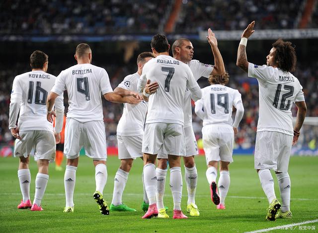 会重回皇马执教吗？齐达内现身伯纳乌观战皇马vs曼城（齐达内现身伯纳乌观战皇马对曼城，重返皇马执教引发热议）