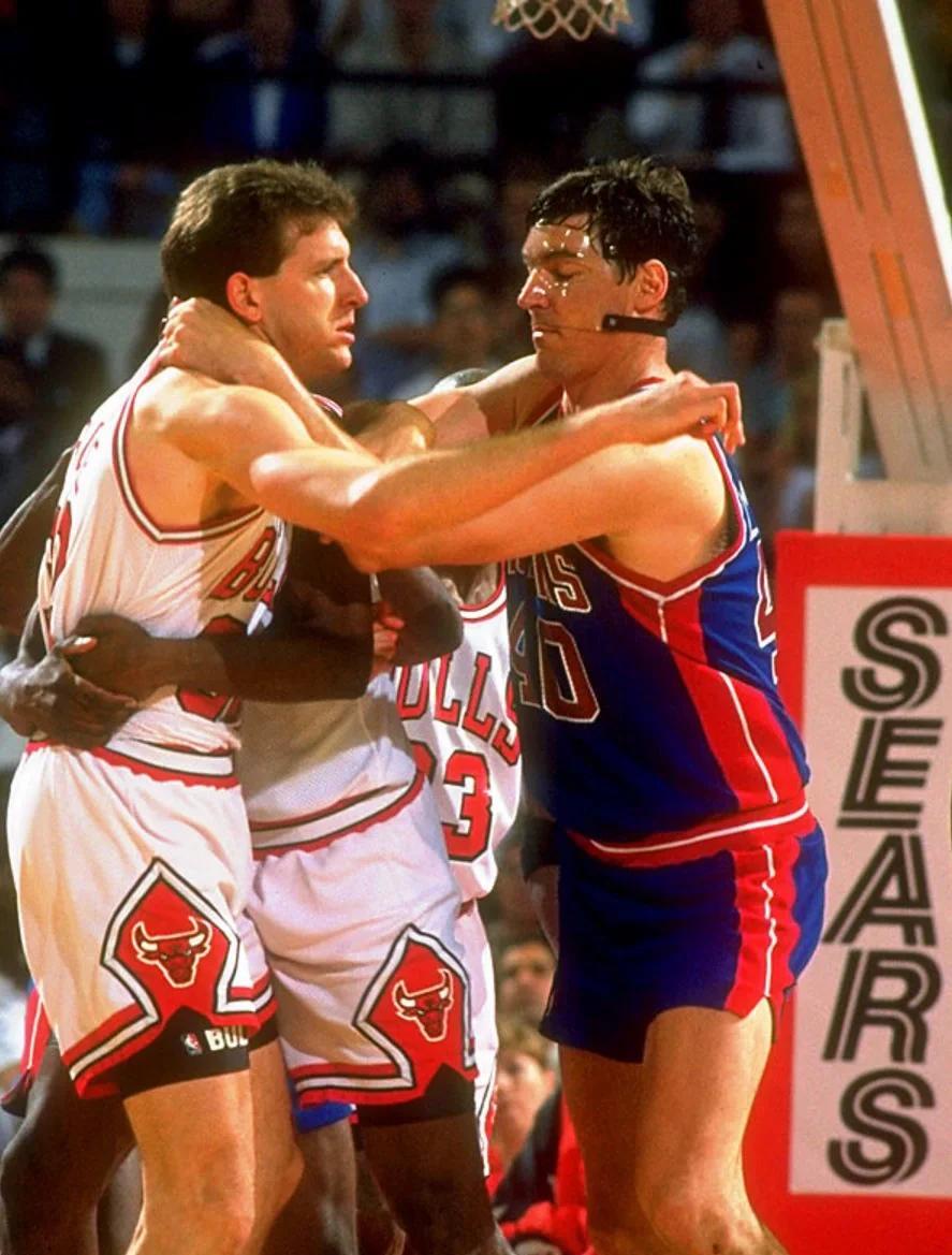 队记：鹈鹕不会贱卖琼斯和墨菲，要价不会低于一个首轮（队记：鹈鹕不低价送走琼斯与墨菲，至少要一个首轮签）