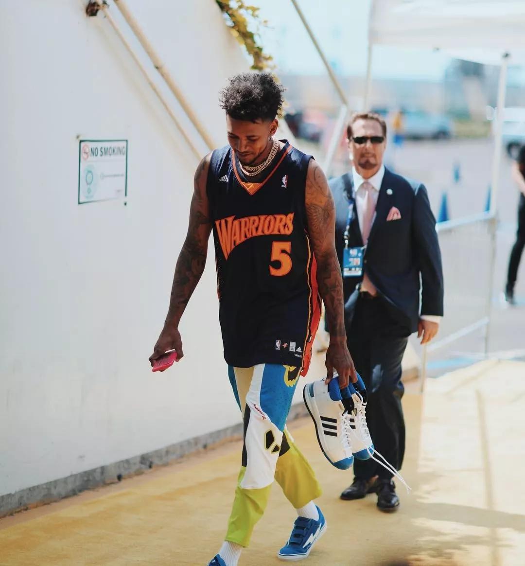 世体：维尼修斯的续约仍停滞，他索要的3000万欧年薪太高了（世体：维尼修斯续约陷入停滞，3000万欧年薪要价被指过高）