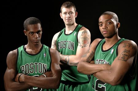 湖人末节连续得分，锁定胜局（湖人末节一波流锁定胜局）