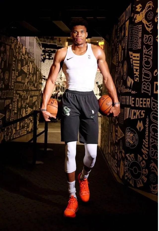 莫德里奇在对阵拉齐奥的比赛中踢满全场，Sofac...（莫德里奇对阵拉齐奥打满全场，SofaScore评分出炉）