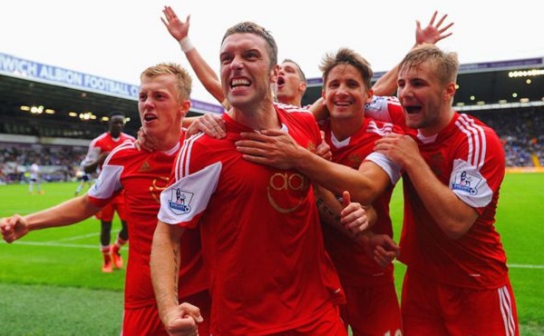 切尔西客场1-3不敌利兹联，终结7场不败，排名跌至第四，利兹联成功跳出降级区。（客场1-3不敌利兹，切尔西七场不败告终跌至第4，利兹脱离降级区）