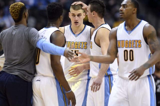 徐杰首节发挥神勇，成为球队关键得分点（徐杰首节火力全开，扛起球队得分重任）