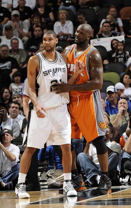 劳塔罗进球后比出A字，把进球献给受伤的前队友阿什拉夫（劳塔罗破门后摆出“A”手势，致敬受伤的昔日队友阿什拉夫）