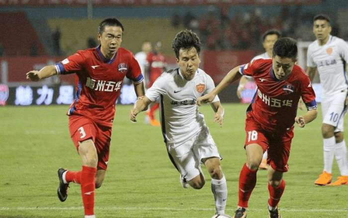 霍伊伦：人们有时会忘记我才22岁，我每天都在努力变得更好（霍伊伦：别忘了我才22岁，我每天都在努力提升自己）