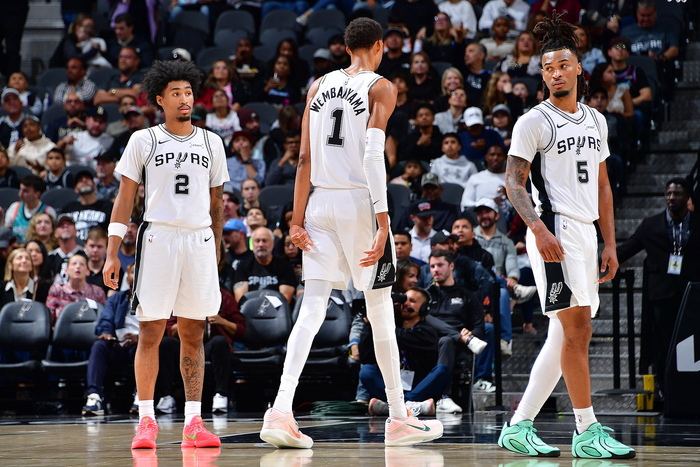 状态良好！湖人虽落败，但是詹姆斯三项数据全场最佳（湖人惜败，詹姆斯三项数据领跑全场）